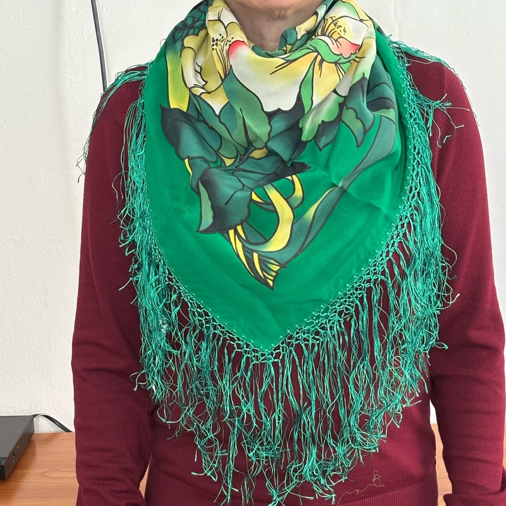 NWOT Vintage Silk Floral Shawl – 80 x 80 cm – Square – Hand-Tied Fringe